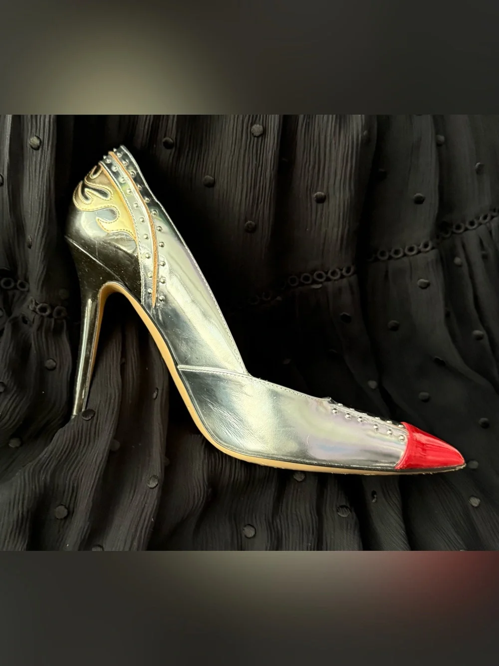 Kate Spade Silver Embossed Flames Heels Size 7.5